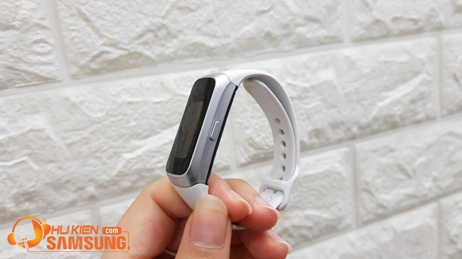 vòng đeo tay thông minh Samsung Galaxy Fit chính hãng giá rẻ